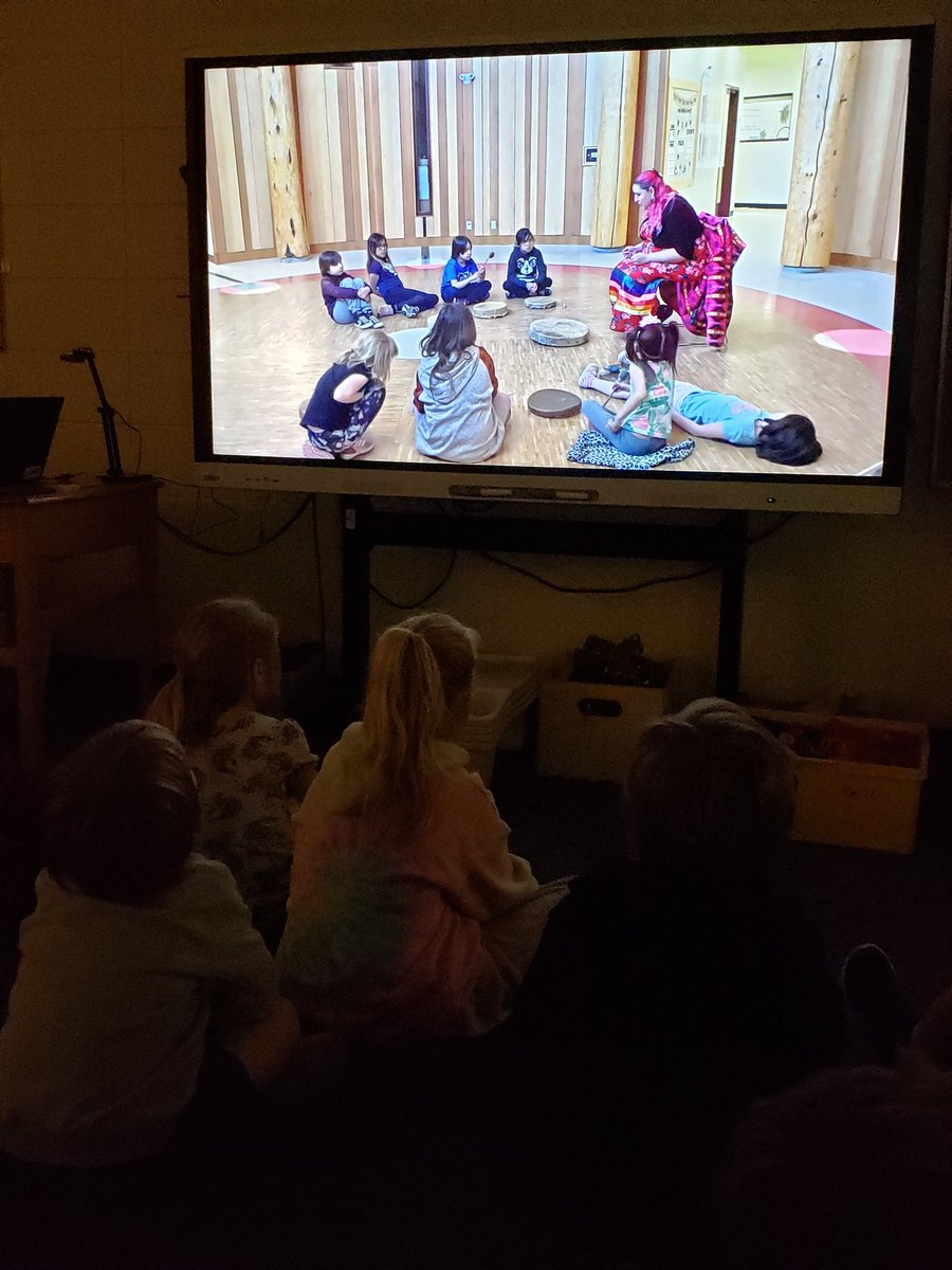 curious_kinder's tweet photo. Thank you for such a lovely song. Kinders loved this song and we sang it all day. https://t.co/NnL7AevUFq