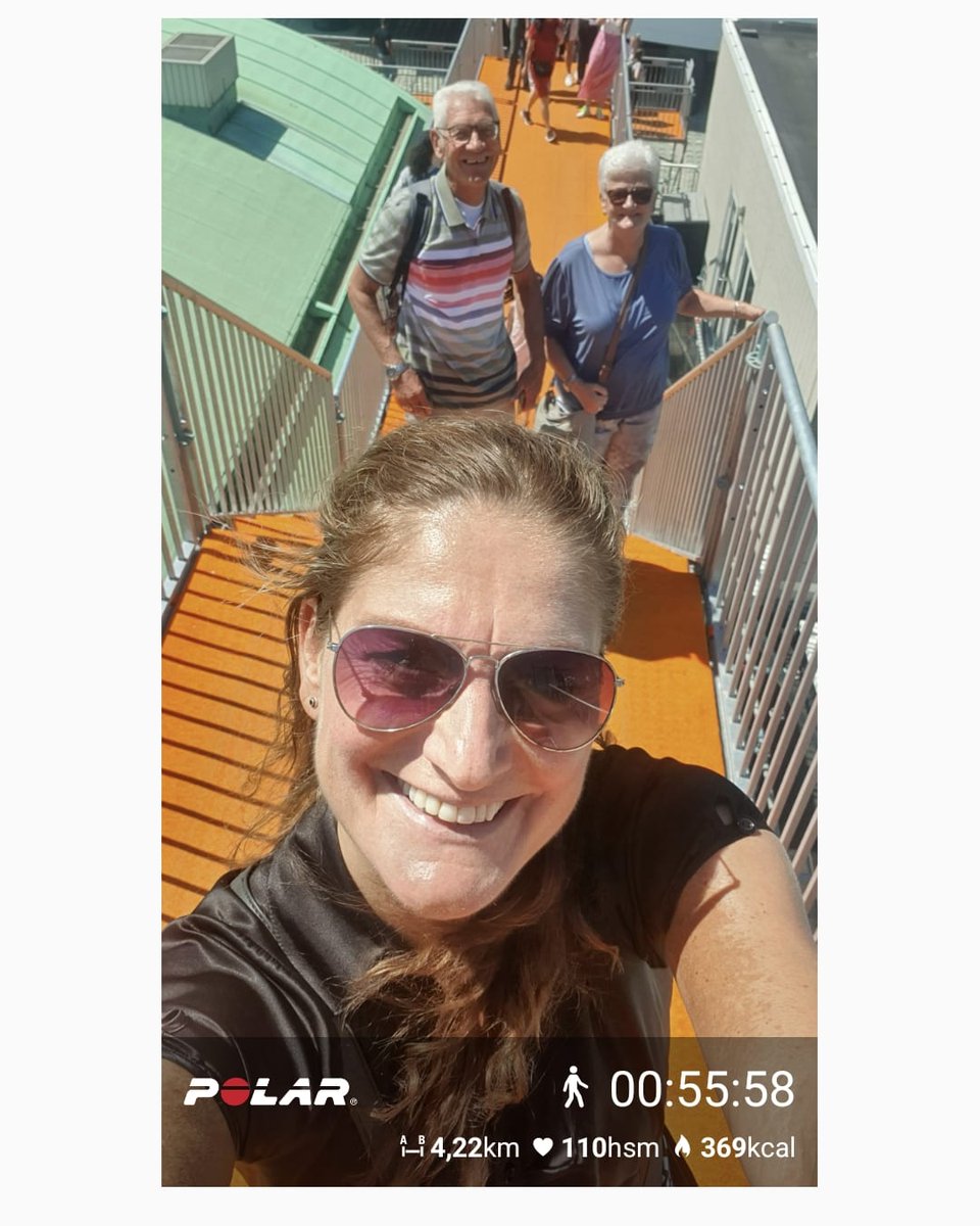 Sunny day so lets go for a rooftopwalk Rotterdam #happy #sportygirl <a href="/Dakendagen010/">Rotterdamse Dakendagen</a> with my parents 💞