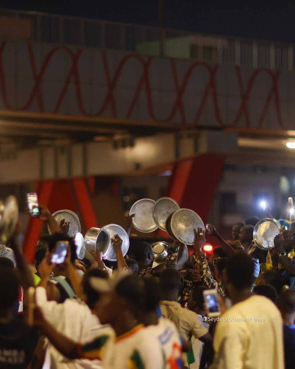 SeydinaOusBoye's tweet photo. Il y a quelques jours l’opposant sénégalais Ousmane Sonko a appelé ses concitoyens, à déclencher un concert de casseroles et de klaxons, à partir de ce mercredi à 20h. Objectif, manifester leur désapprobation de la gestion du pays. 

#photojournalism #politics #society #senegal https://t.co/9MkoUxq6b5