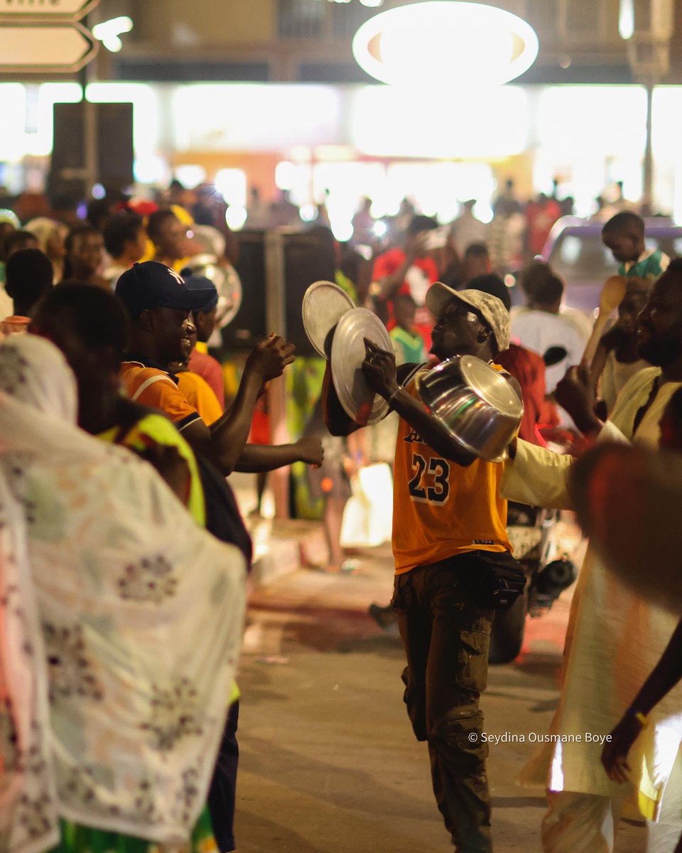 SeydinaOusBoye's tweet photo. Il y a quelques jours l’opposant sénégalais Ousmane Sonko a appelé ses concitoyens, à déclencher un concert de casseroles et de klaxons, à partir de ce mercredi à 20h. Objectif, manifester leur désapprobation de la gestion du pays. 

#photojournalism #politics #society #senegal https://t.co/9MkoUxq6b5