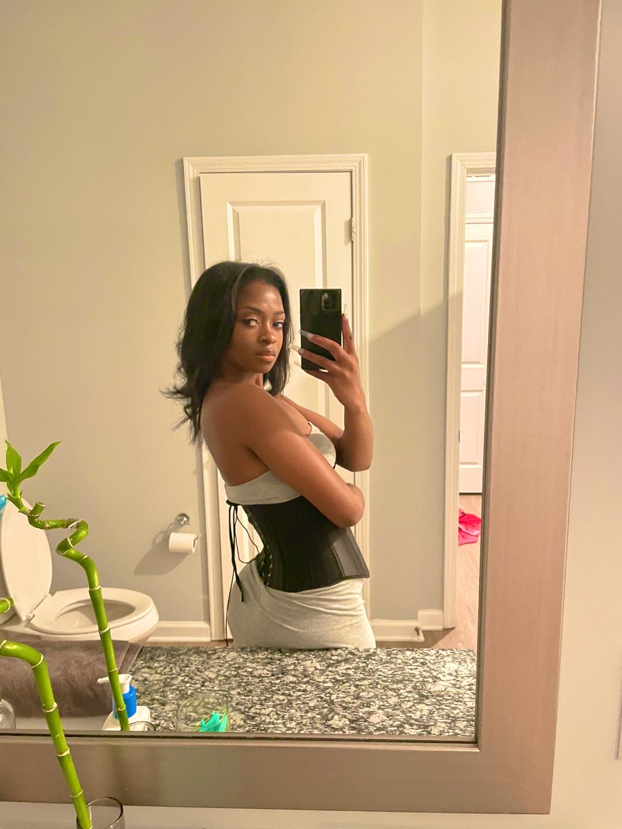 rwelshnoel's tweet photo. If there’s a mirror ima find it https://t.co/bAFdrBwgqo