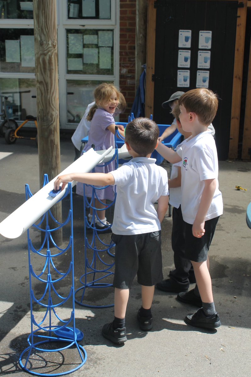 AndrewsSchool1's tweet photo. Acorns: building foundations through curiosity and discovery. #discoverlearning https://t.co/gMIBBpiisn