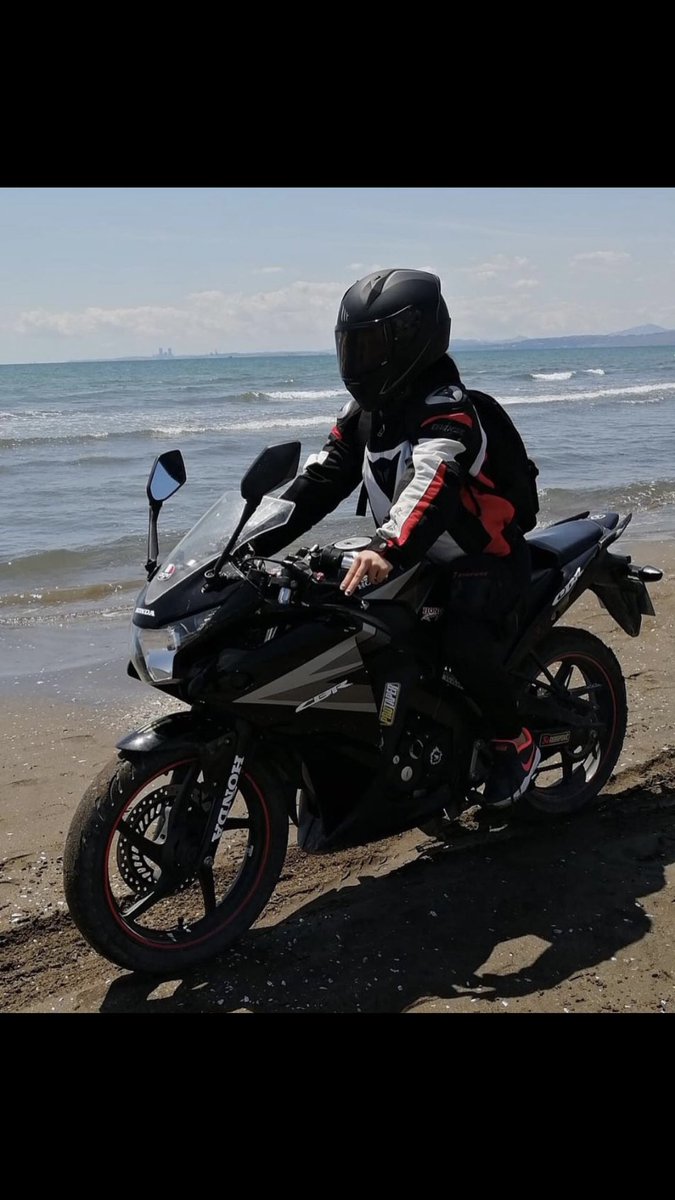 emmiineeee's tweet photo. motor+yol+kulaklık.. şu sıralar tek arzum https://t.co/z87H8H7NXy