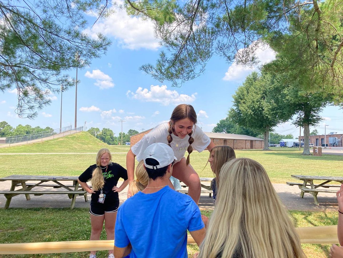 LCFalconsStuCo's tweet photo. First meeting of the year was all about working together and trusting your team! Going to be a fun year with this crew! https://t.co/1yl7MaigiZ