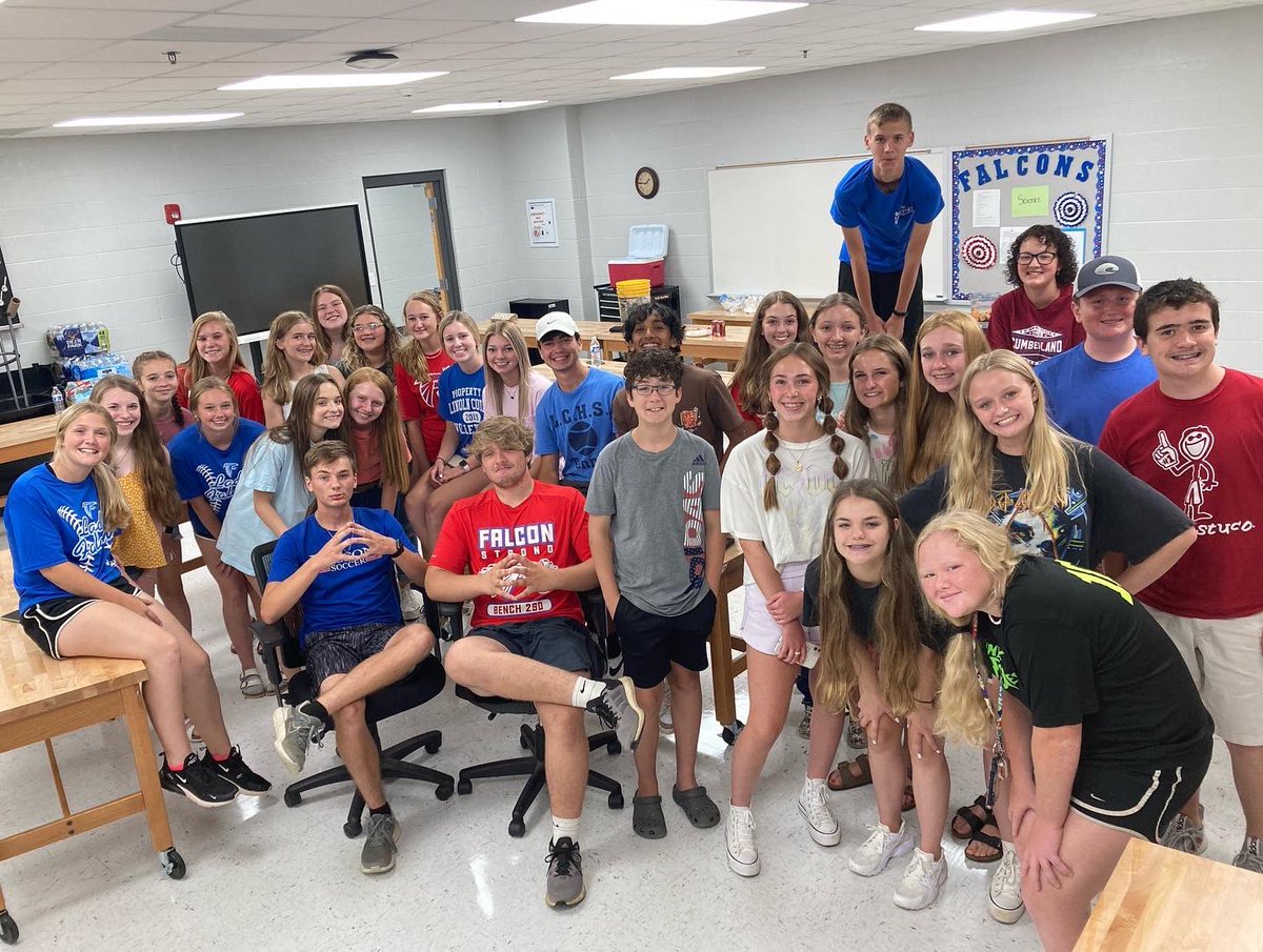 LCFalconsStuCo's tweet photo. First meeting of the year was all about working together and trusting your team! Going to be a fun year with this crew! https://t.co/1yl7MaigiZ
