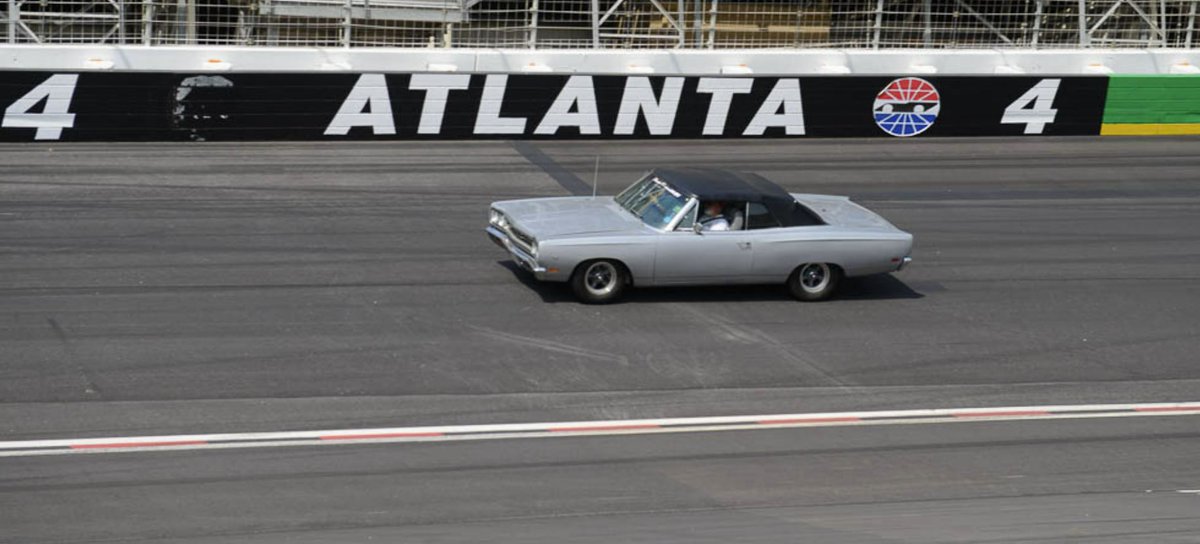 DrChrisR's tweet photo. The #TampaCruisers take on the Atlanta Motor Speedway during the 2022 Hot Rod Power Tour! Note the '66 & '70 Mustang Fastbacks! πΊπΈπΊπΈπ
#HRPT
#HotRodMagazine
#ContinentalTire
#amsupdates
#The_JPEmerson
#CarKraman
#68StangOhio
#MotorTrend
#TheJPEmersonShow
#bobby__me
#jimfarley98 https://t.co/OA9a7PIlIp