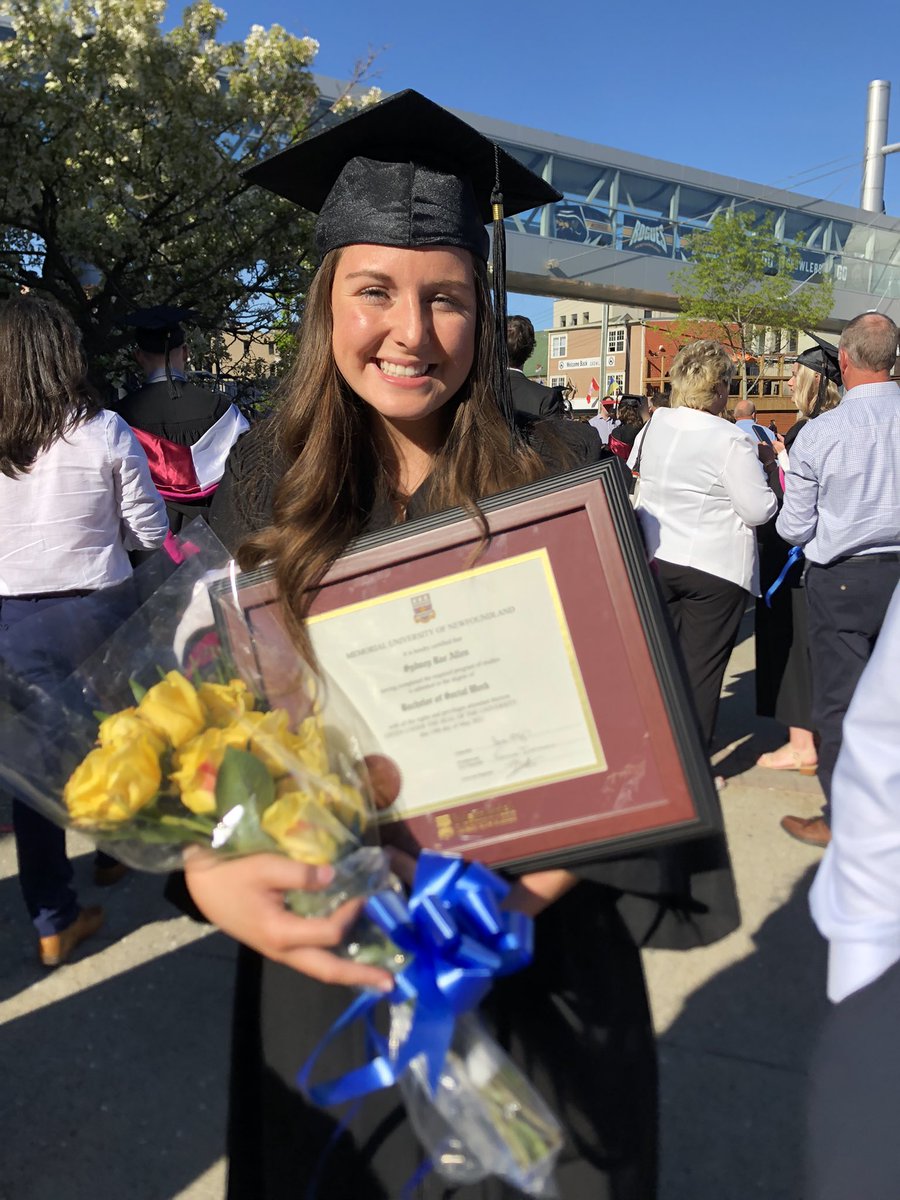 wethe_5's tweet image. Round 2 of grad week. Oldest one finally had her convocation, 1 year late due to COVID restrictions. Soar high my painted butterfly.#MUNgrad
#postponedconvocation