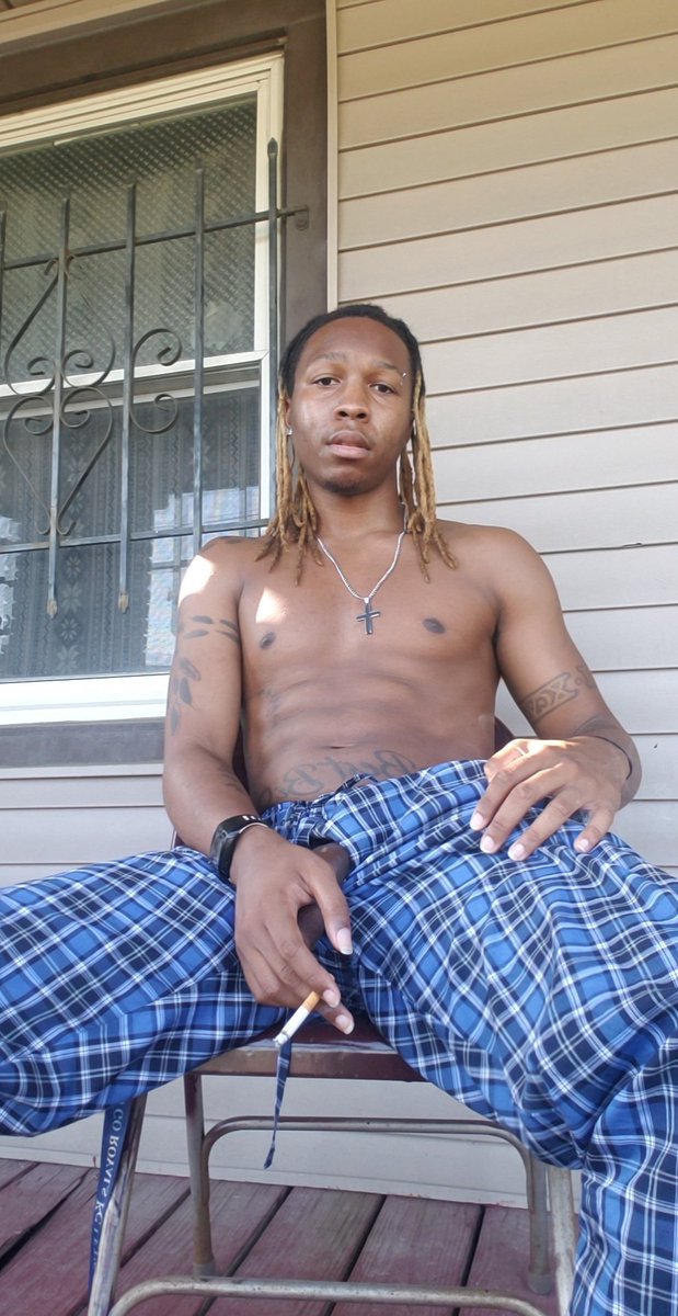 KevTheArtist1's tweet photo. Sittin outside smokein. Wad up tho #dreadhead #fine #daddy #tatted #tatteddaddy #shirtless #bbc #bigdickenergy #blackmale #bisexual #bisexualmale #hitthatlike #follow #subscribe #tagafriend https://t.co/5hCrkuODuS https://t.co/EVp6erSG7E
