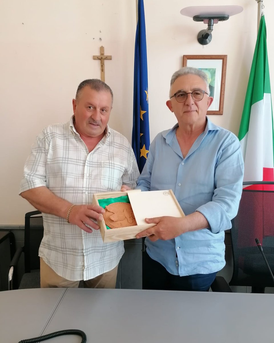 22 giugno Palazzo della Maddalena - Il sig. Rocco Calandruccio, dipendente dell'area tecnica del Comune, va in quiescenza per raggiunti limiti di età. A lui il ringraziamento dell'intera comunità campese.