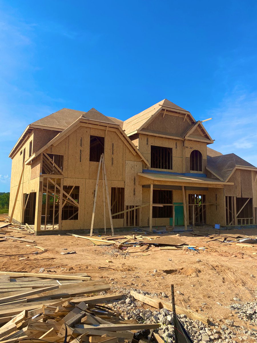 sabbimccray's tweet photo. So happy and excited for my parents buying their dream/forever home. The sunsets are going to be so beautiful 😍 https://t.co/Q5dZ8wpKMh