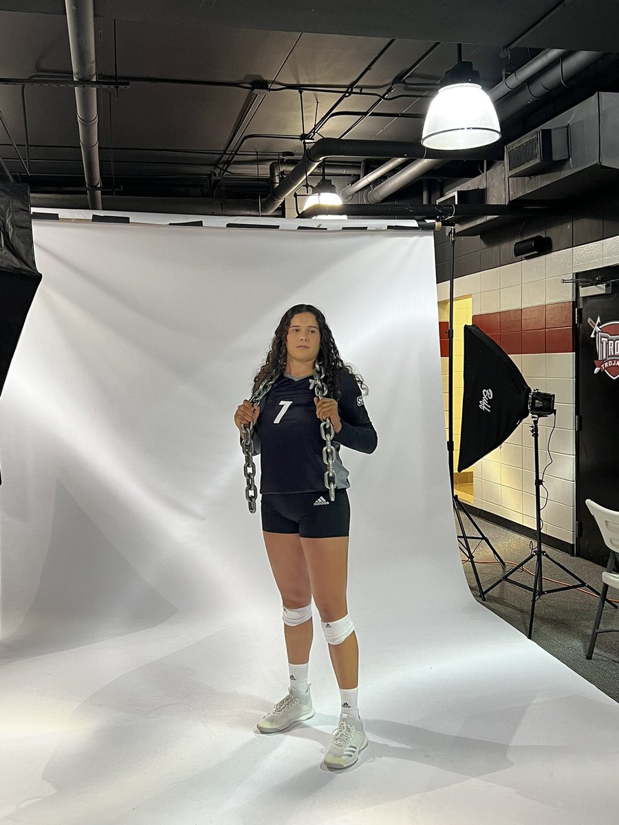 TroyTrojansVB's tweet photo. Nothing says one step closer to volleyball season than picture day!

#BuildTheEmpire | #OneTROY ⚔️🏐 https://t.co/BJBZAlTTLo