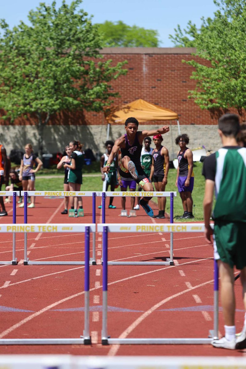 jaydenmlopez474's tweet image. Throwback to track szn , smh went by tooo quick 
#princetech #trackandfield #Hurdle