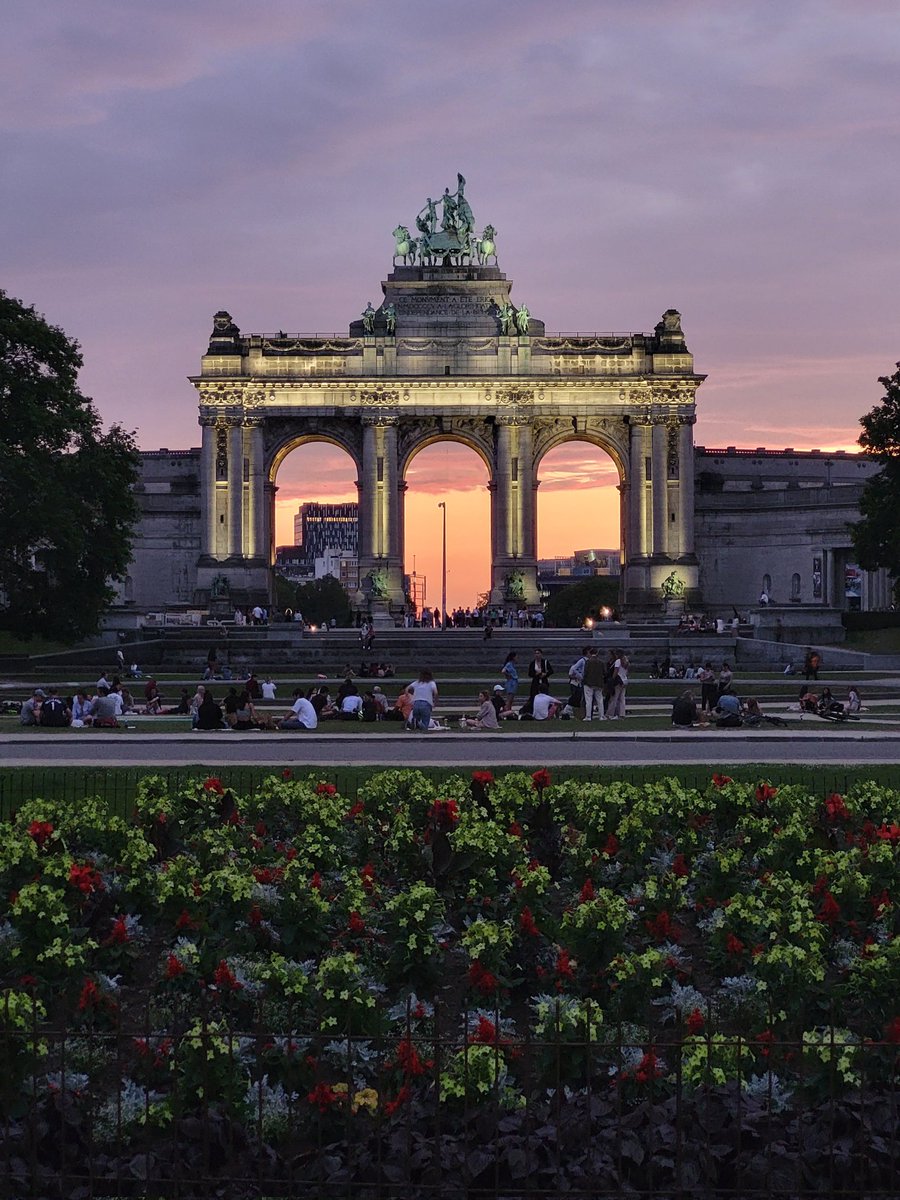SamBeharic's tweet photo. Good evening from charming Brussels. 🇪🇺
I'm happy to be here for an intensive week with the @gmfus' Transatlantic Inclusion Leaders Network #TILN.
I look forward to meeting peers from both sides of the Atlantic and discussing international affairs during the #BrusselsForum. https://t.co/053S0tXkDy