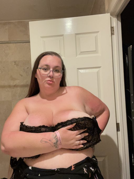 May I present - fuck this bra on vacation 😝 https://t.co/wfWmHbArjc<a href="/tag/mvsales"class="tags"><span>#mvsales</span></a>