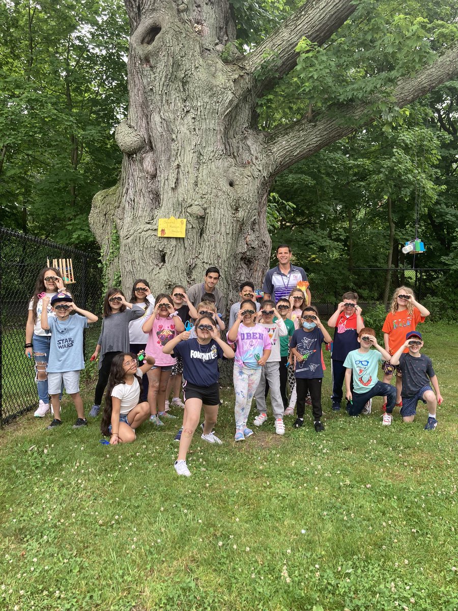 McelweeTami's tweet image. Building mansions for squirrels in Mr. Agostini’s class! Engineering and creativity in action! @OBENSchools @ObenTech