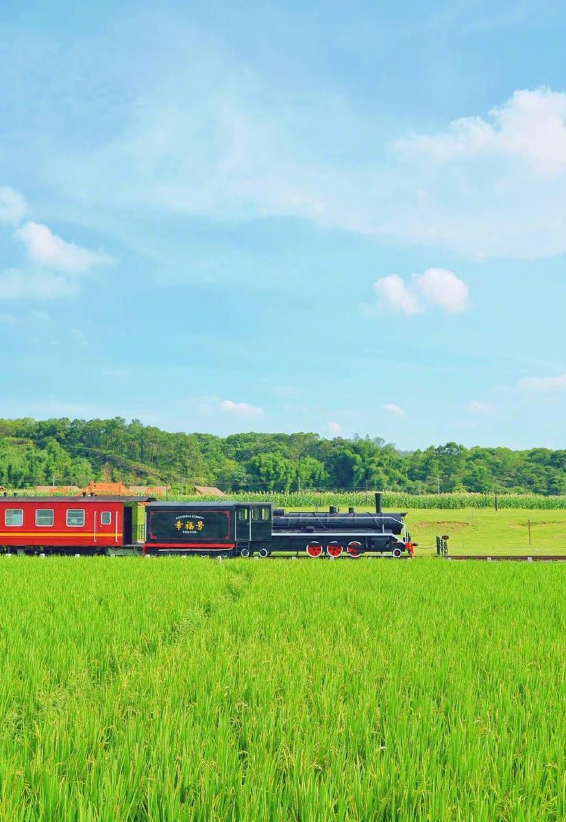 ExpatsHoliday's tweet photo. Would like to breathe some fresh air and leave downtown Guangzhou? Jingxia Village is where you can explore rice fields, clear lakes, time-worn stone bridges, and charming train settings just like a time capsule. #chinatravel #guangzhou #china #beautifuldestinations https://t.co/k4rWDLQ1z7
