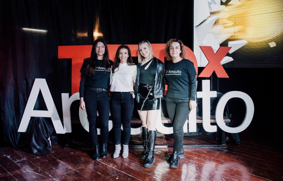veropiccini's tweet photo. ❌ Un Gran Equipo Voluntario hizo realidad TEDxArequito 2022 Innovaciones Disruptivas. El sentimiento TEDx se percibía  el sábado en el Cine Teatro Rossini💡❤️@tedxarequito #TEDxArequito #innovacionesdisruptivas #TED #tedxtalks #Arequito #ideas #charlas https://t.co/CLXzsuGfqL