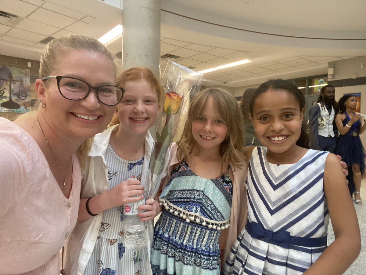 Fernandes4s's tweet photo. I was so lucky to grab a photo with these future STC graduates! Class of 2026! https://t.co/WA0wAvkMMY