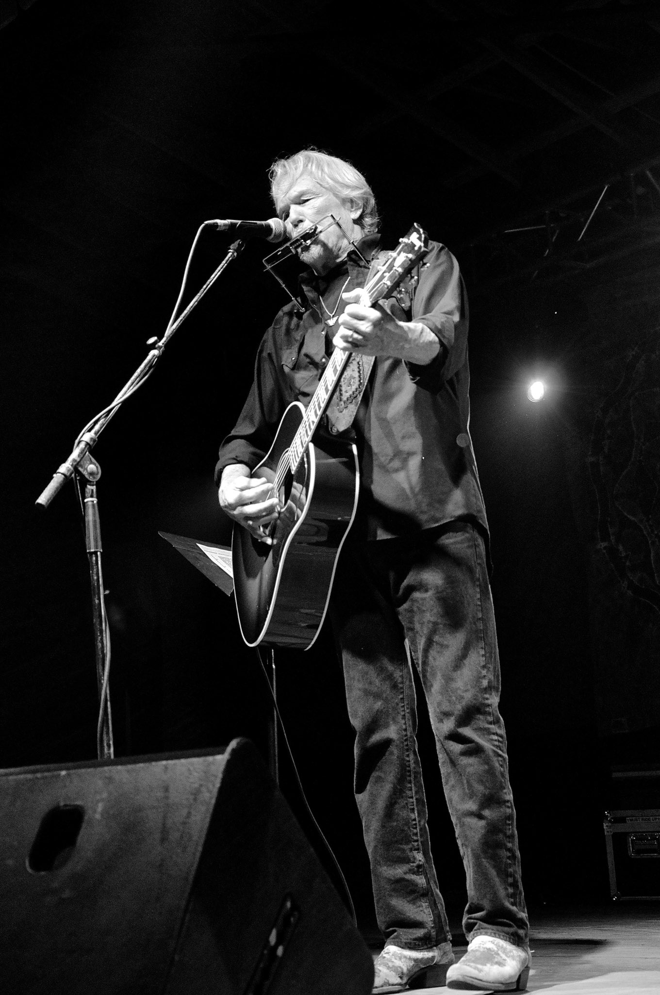 Happy 86th birthday to Kris Kristofferson!! 
Oct 2013 
Live Oak, FL 
.
.    