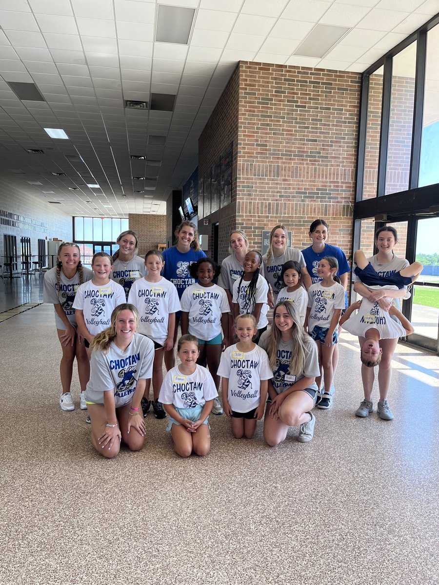 ChoctawVB's tweet photo. Last day of kids camp with all of our little teams!!! We had the best time!! CVB🏐 https://t.co/dtyVgPZI6n