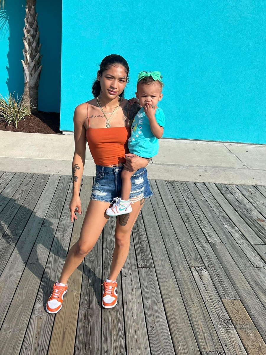 Lyhh76's tweet photo. My oldest daughter & gbaby living their best life ❤️ #Samayla #Qorea https://t.co/6cV1mqCm82