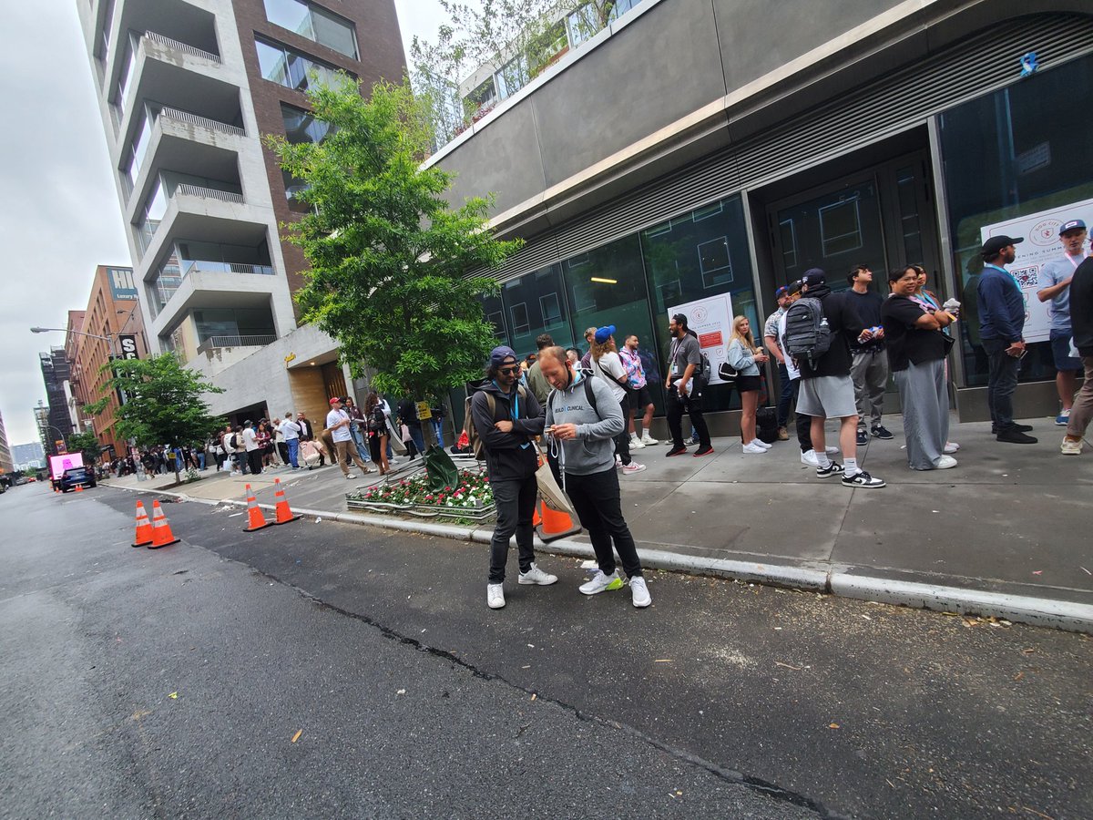 Doodle Genesis line is crazy. 3.5 hrs and still crawling.
#Doodles <a href="/doodles/">doodles</a>