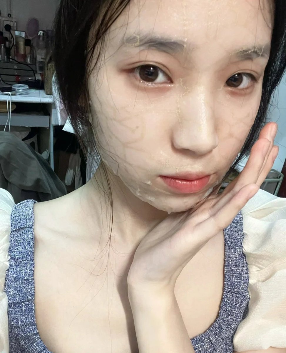 吸舔取精后射脸上
最后还用边角料做面膜