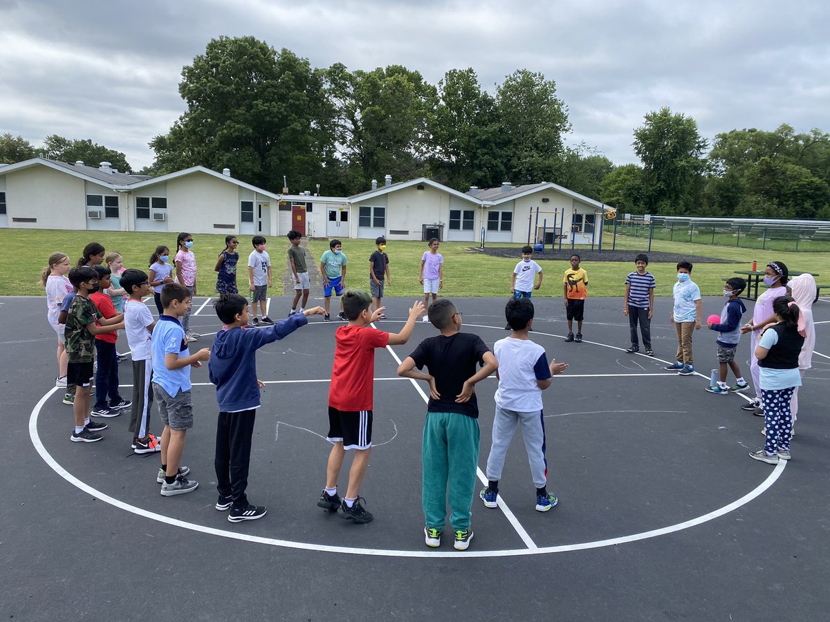 Having morning meeting outside today❤️