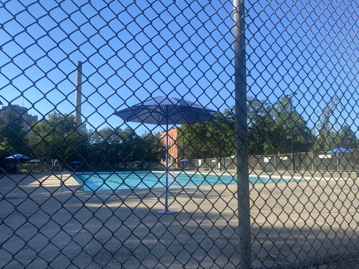 JessicaBellTO's tweet photo. 35 degree heat and the Alexandra Park  swimming pool is closed. Time to #openthepools please @JohnTory https://t.co/x0ldrhkEef