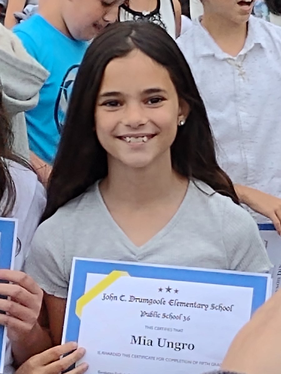 vu1226's tweet photo. Off to Junior High School. So proud of my little girl https://t.co/T5Iacfm4Pd