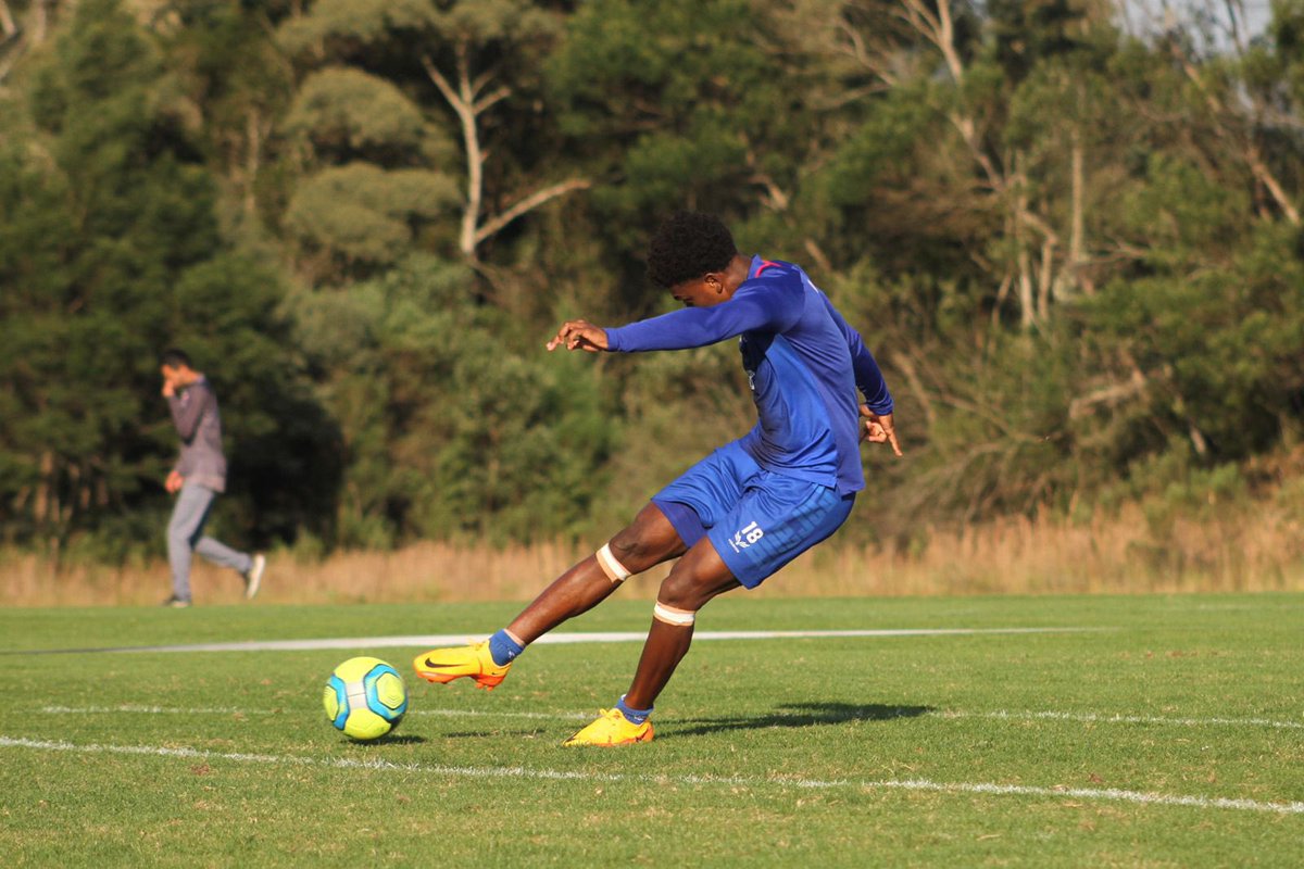 franklinjoseph_'s tweet photo. Preparação para o próximo jogo, foco nos +3 pontos!💪🏿👊🏿🔵🔴 #FJ3 https://t.co/LCDxhLo9j1