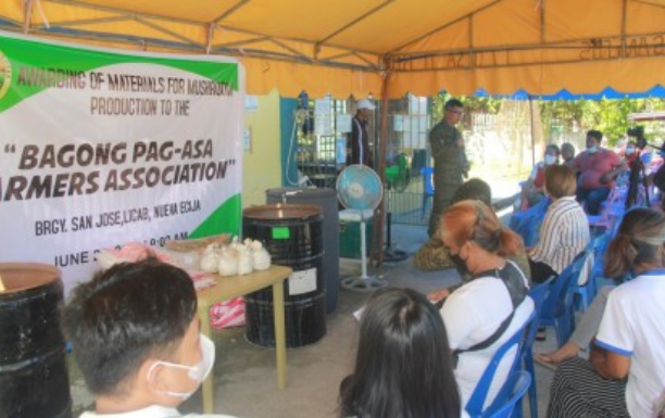 prog_pwrc's tweet photo. Former supporters of the New People's Army (NPA) in Barangay San Jose in Licab town, Nueva Ecija province have received government livelihood assistance aimed at making them productive members of society. https://t.co/H6CXbb9QFc