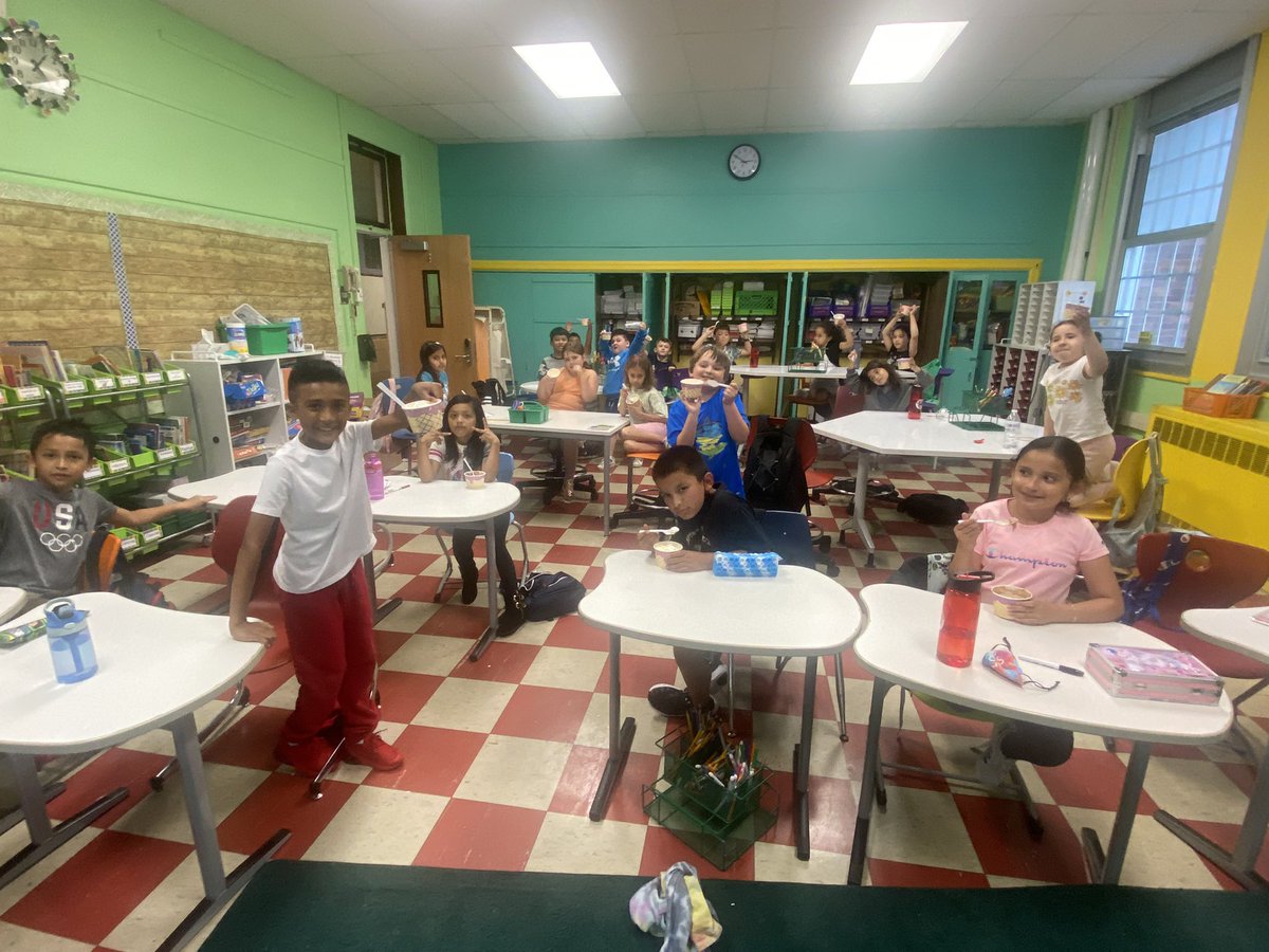Bitter sweet day in 2nd grade DL…Signing yearbooks and ending the day with our annual ice cream party.  We’ll miss you!  Thank you to our Class Moms for another year of memorable and tasty events! <a href="/mrs_ekloff/">Nancy Ekloff</a> <a href="/Hampton_Street/">Hampton Street</a>