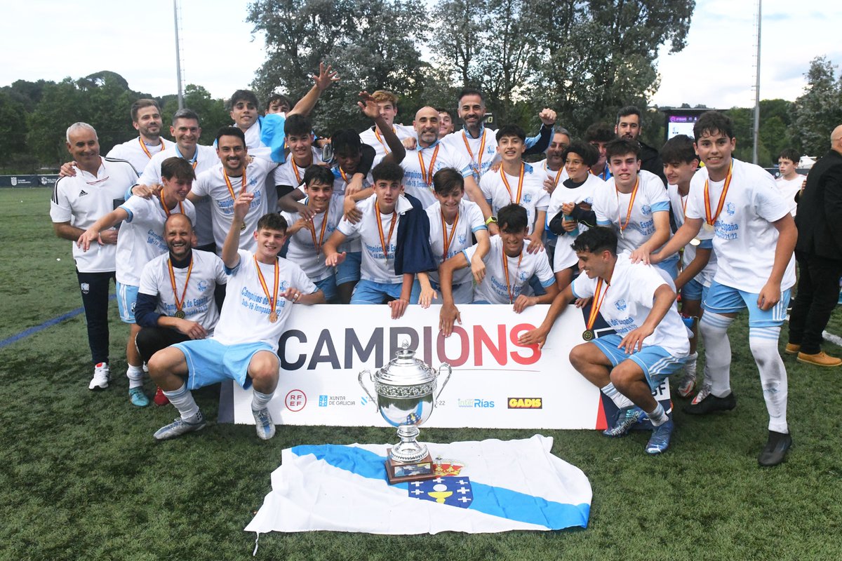 🗞️ 𝐂𝐑𝐎́𝐍𝐈𝐂𝐀 | Un 22 DE XUÑO PARA A HISTORIA!!

➡️ Galicia TOCA O CEO en Pontevedra e proclámase CAMPIOA DE ESPAÑA por primeira vez tras derrotar na gran final a <a href="/RFAF/">RFAF</a> (3-1) cunha segunda metade MÁXICA!!

#SentindoGalicia | #CampeonesSub16RFEF

🔗 buff.ly/3zTs00L