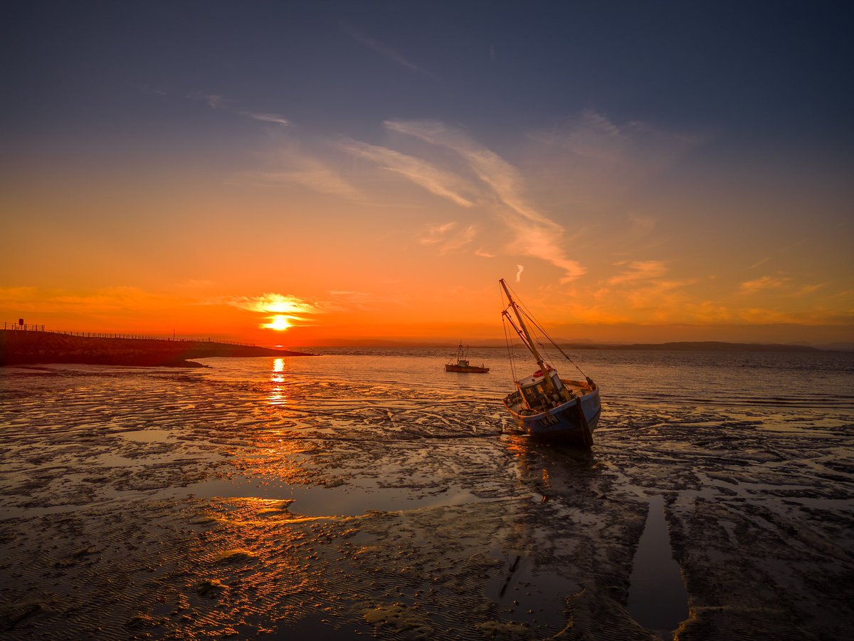 Another beautiful sunset over Morecambe Bay.
#sunsetphotography 
#beached 
#dronephotography 
#djimini3pro