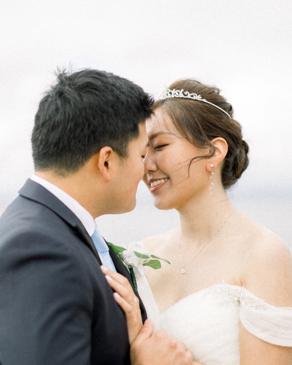 ChristyKmakeup's tweet photo. Wedding Venue: @WoodmarkHotel
Photographer: @ammyhuynh.photo
Lover her radiant smile.
#SeattleWedding #SeattleMakeupartist #SeattleAsianMakeup #Bridalmakeup #Bridalhair #newlyengaged #bridetobe #engagementring #realwedding #realbride #weddinginspiration #Seattleweddingphoto https://t.co/zhQFu7cRFX