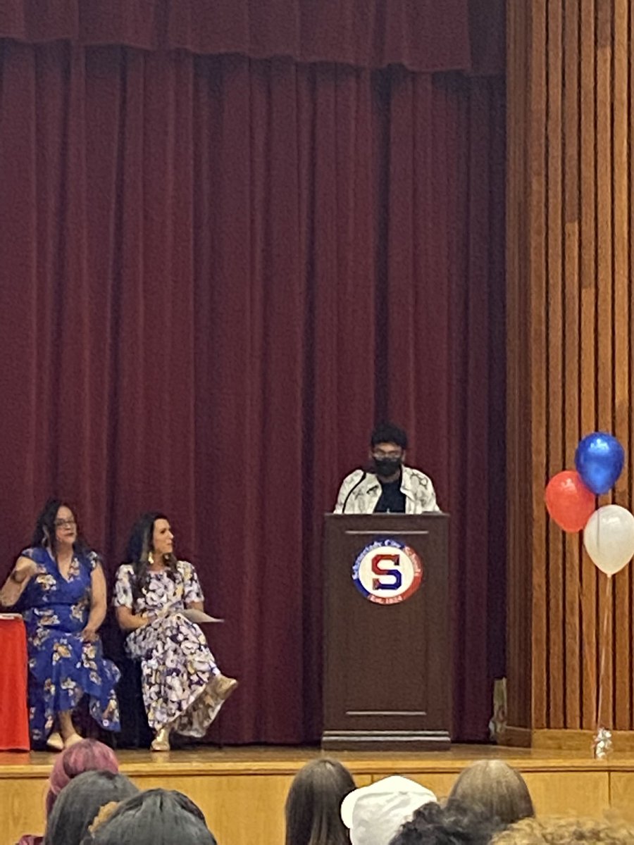 Four years ago, I told Oneida that I knew the speaker for our 2022 year. Incredibly delighted to have seen it happen today. Jerry, we are so proud of all your accomplishments. Thank you for your words today! #oneidapride #oneofmine #alwaysatimberwolf