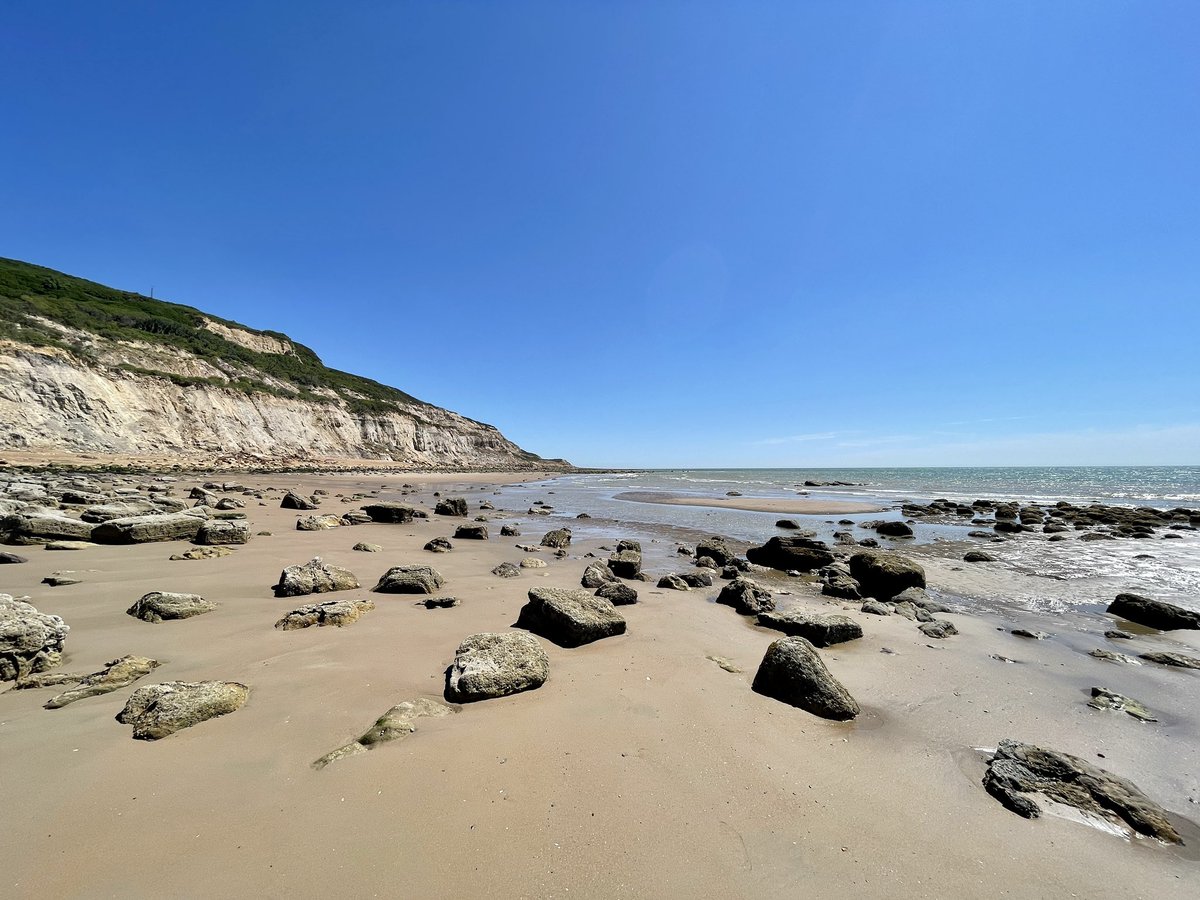 chris33nat's tweet image. I love Fairlight Glen, especially at low tide. It was a deserted sandy paradise today. So lucky to have this a 45 minute drive away.