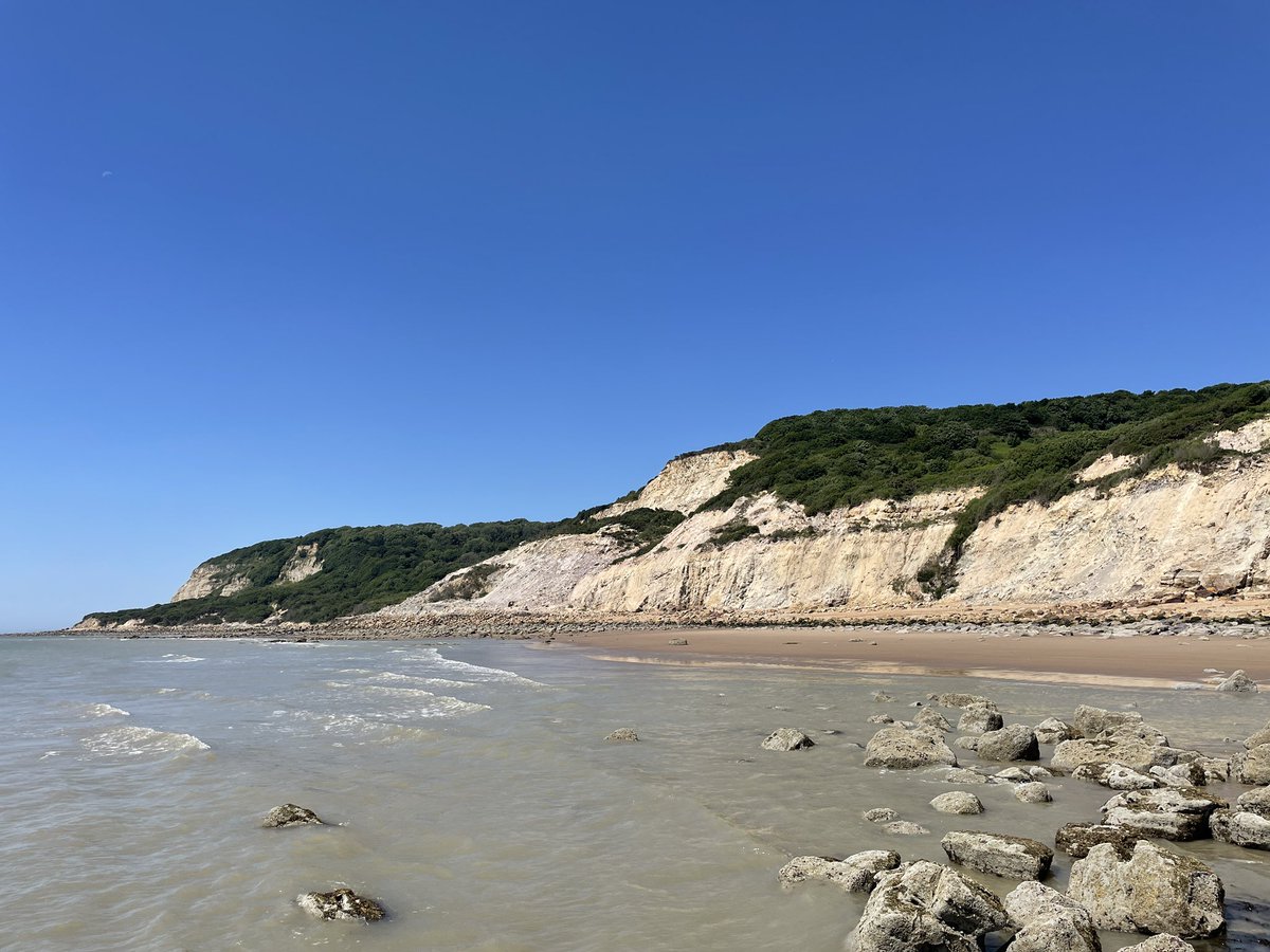 chris33nat's tweet image. I love Fairlight Glen, especially at low tide. It was a deserted sandy paradise today. So lucky to have this a 45 minute drive away.