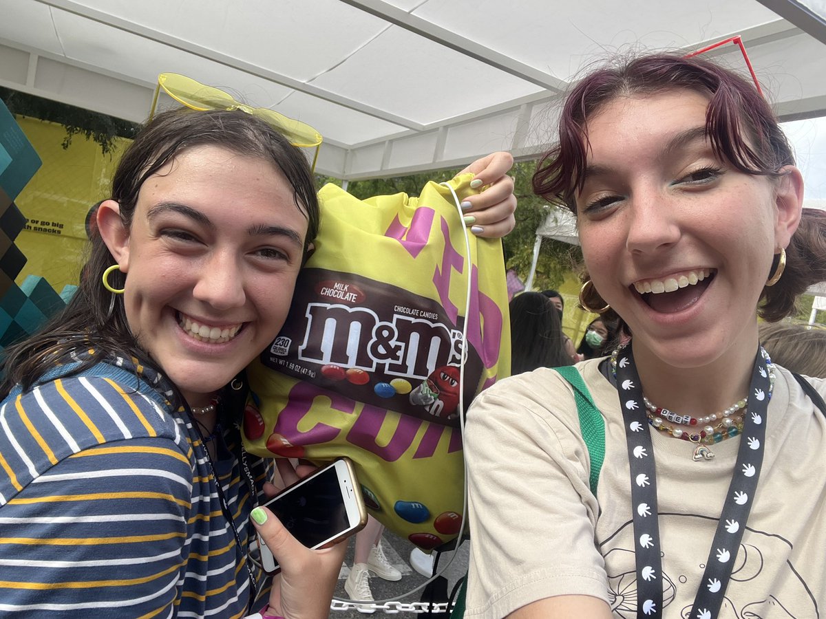 ryebreadinc's tweet photo. @vidcon #explorevidconcontest MERCH!!! https://t.co/APgaXWk4TQ