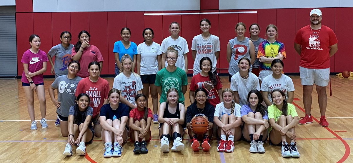 Coach_EasyE's tweet photo. Great words of wisdom by Coach Cole Underwood today about choosing success. We enjoyed having him talk at the 2022 Perryton Rettes Rising Stars Basketball Camp! @Perrytonrpnd @PerrytonIsd @Tabchoops @AustinTGCA https://t.co/TZUv4Ntaks
