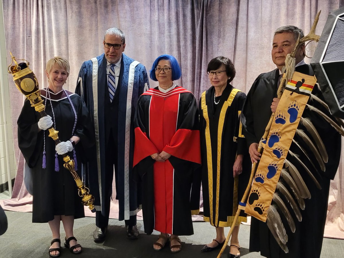 A joy to participate in our nursing convocation today.
700 nursing graduates!
#nursinggrads
@prof_melmasri 
<a href="/KarenLeGrow/">Dr. Karen LeGrow</a> 
<a href="/BarbaraChyzzy/">Barbara Chyzzy</a>