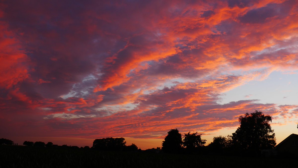 JanVervaeke1's tweet photo. #sunset 
#today
#Bellegem 
#Kortrijk  
#Belgium 
more pictures (coming) on #FB 
Follow me :
https://t.co/1TtOkfvori <<
https://t.co/Z4BOYNl1tU <<
© @JanVervaeke1 https://t.co/5Nxxt83nj7
