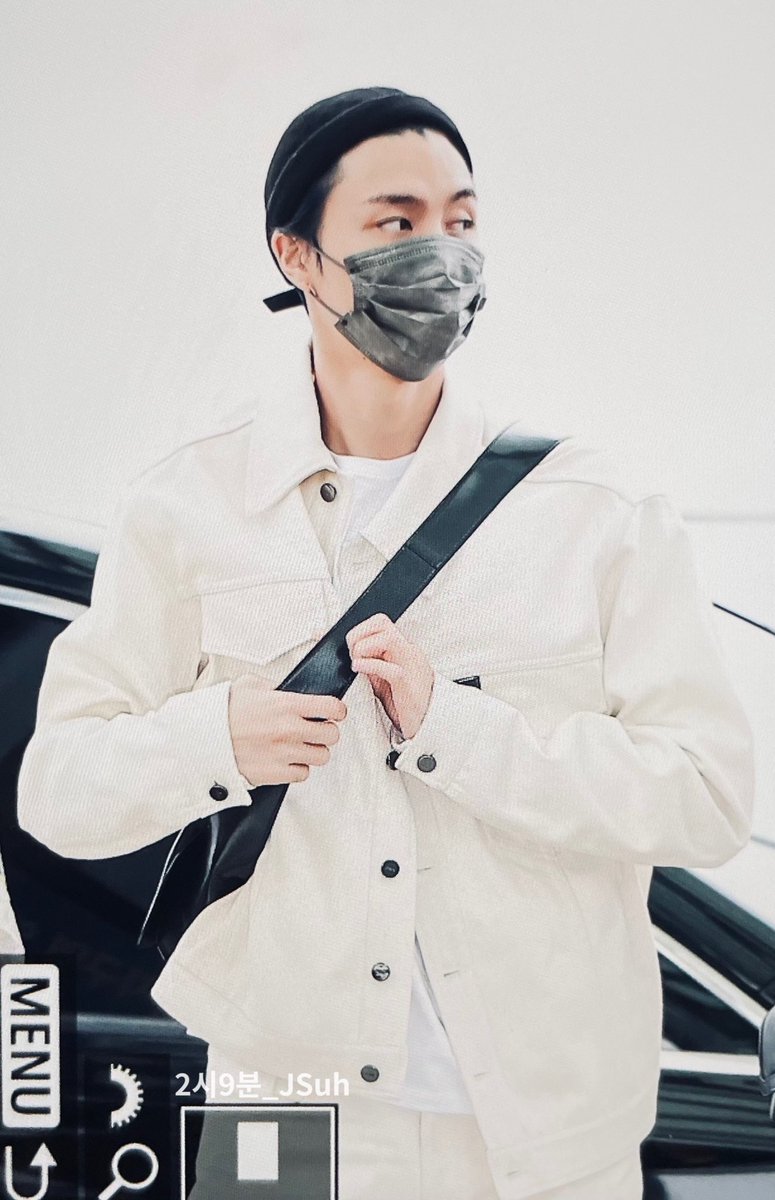 2_9_JSuh's tweet photo. 220623 ICN 

내 사랑💘 잘가~ (가지마ㅠ 

#쟈니 #JOHNNY #서영호 #ジャニー  #NCT #NCT127 https://t.co/O87mrVwCoh