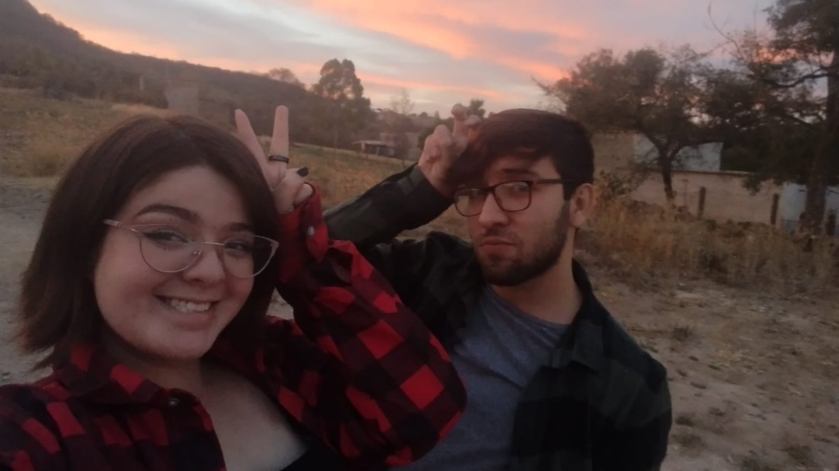 GerardoVlez5's tweet photo. You know what you need to improve your oral interaction skills? Get drunk. The longest conversation in English I've ever had was with my friend in her town after a whole bottle of vodka. It was so natural, we were almost native speakers hahaha! @ItzaFM @ensjedumx #ENSJ #EFL https://t.co/CbTmEn0sgq