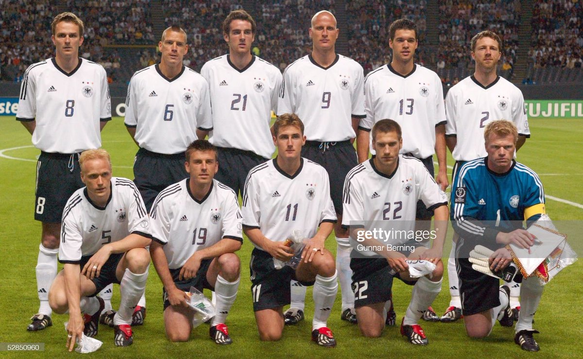 CopaLendas's tweet photo. Bernd Schneider, Alemanha 🇩🇪.
Copa do Mundo de 2002, Coréia do Sul/Japão.
Vice campeão.
1 gol, 7 jogos.
#schneider #deutschland #worldcup2002 #copa2002 #fifa #legende #schnix #nationalelf #diemannschaft #dieadler #dfb #stadiumyokohama #ger #panini #qatar2022 https://t.co/yJstps5Xkp