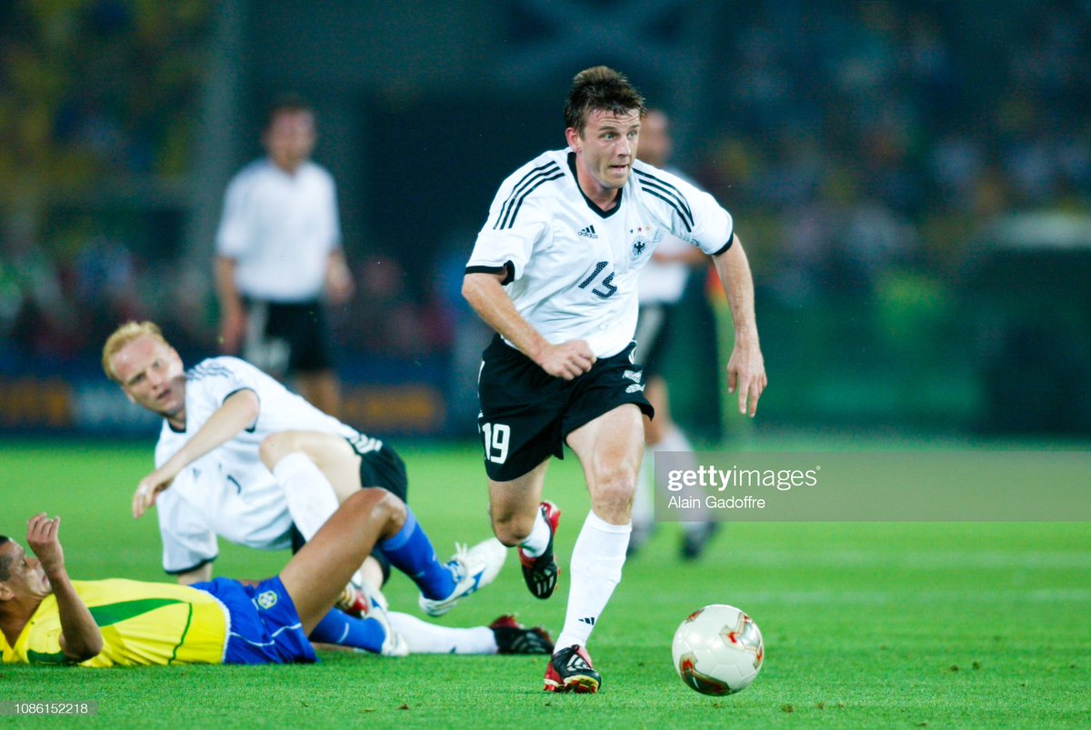 CopaLendas's tweet photo. Bernd Schneider, Alemanha 🇩🇪.
Copa do Mundo de 2002, Coréia do Sul/Japão.
Vice campeão.
1 gol, 7 jogos.
#schneider #deutschland #worldcup2002 #copa2002 #fifa #legende #schnix #nationalelf #diemannschaft #dieadler #dfb #stadiumyokohama #ger #panini #qatar2022 https://t.co/yJstps5Xkp