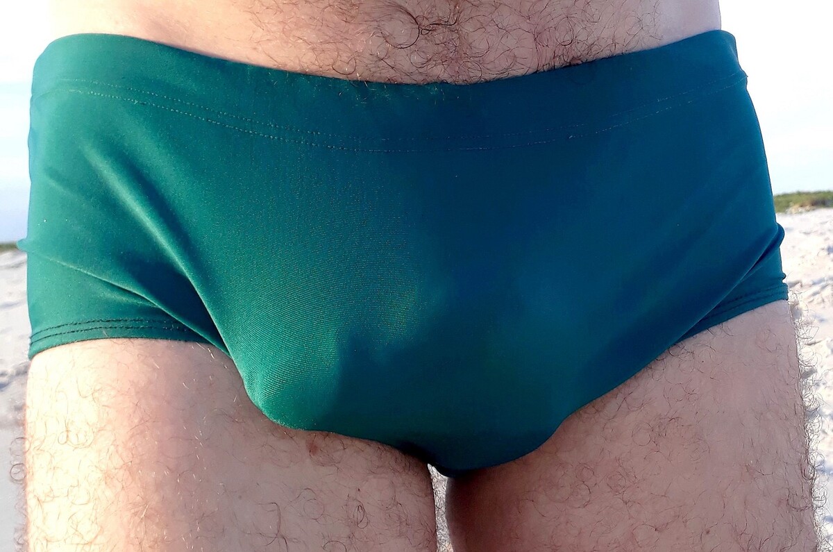 sungueiro's tweet photo. Sunga verde!
#bulge #speedo #Sunga #sungaverde #bultodemacho #bulto #speedogay #volumenasunga https://t.co/MiR8uN7n3p