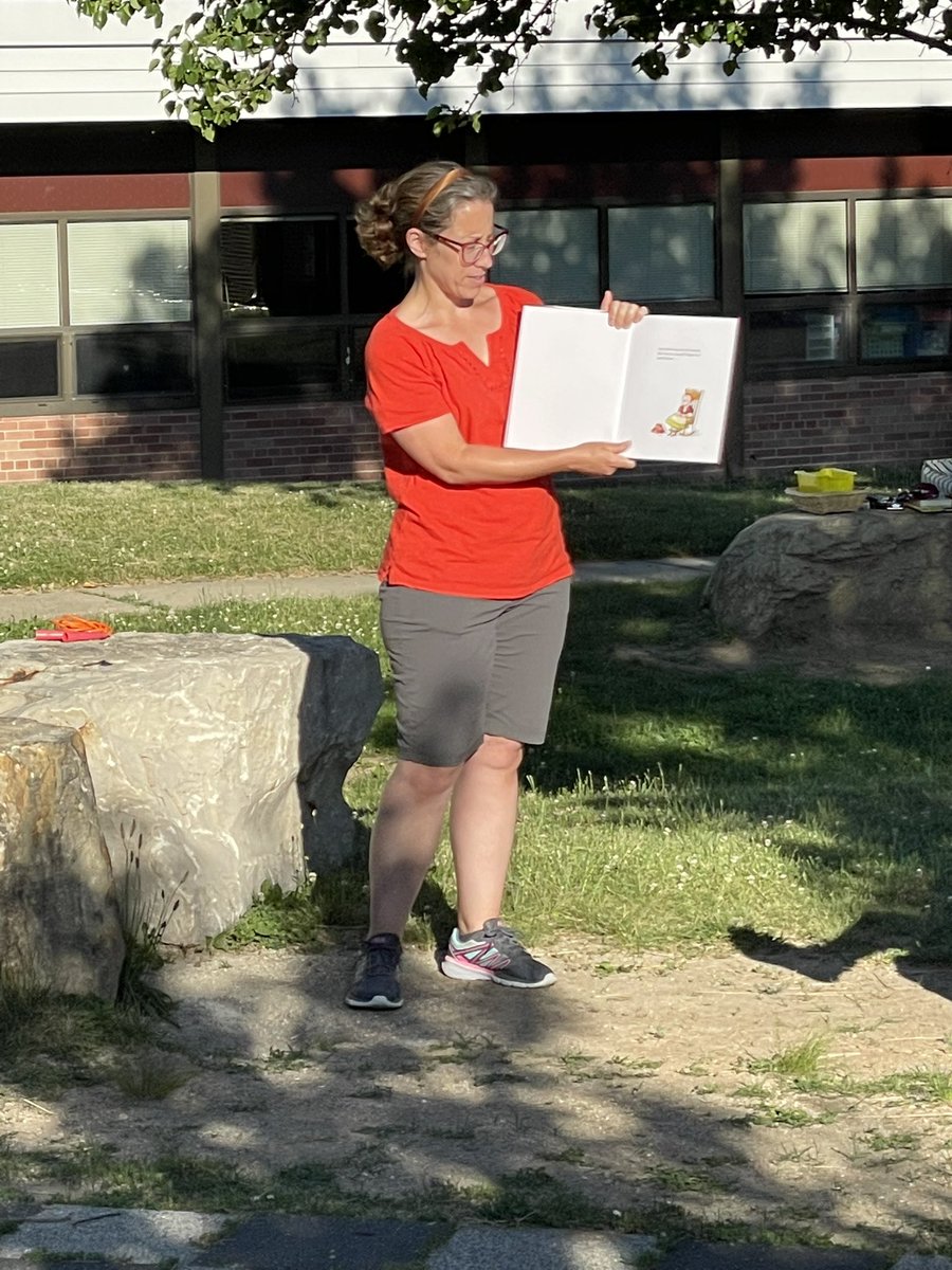 d61reyes's tweet photo. Perfect night for Books on Blankets at Lace tonight! Thanks to @D61Becker @d61blessman and Ms. Dunne for reading tonight! #lacereadstogether @D61Lace https://t.co/FqUW5rU8ua