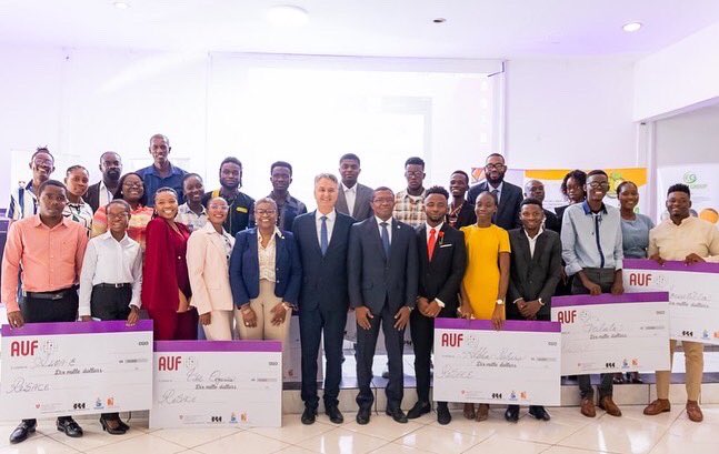 BRHHaiti's tweet photo. A cette occasion, l’@AUF_Caraibe a dévoilé les 30 entreprises lauréates de la 2ème cohorte du projet #RESACE qui ont bénéficié d’un fonds de démarrage de 10 mille dollars américains grâce au support de l’Ambassade de Suisse, la @BRHHaiti , la Fondation Sogebank et la Fokal. https://t.co/6DOSb46KXF